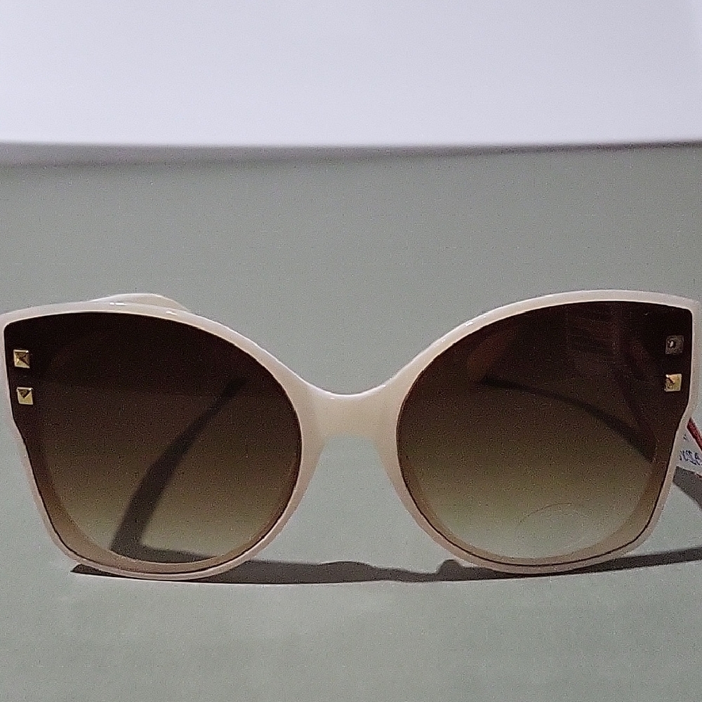 NWT Bob Makie Chic Cream Sunglasses